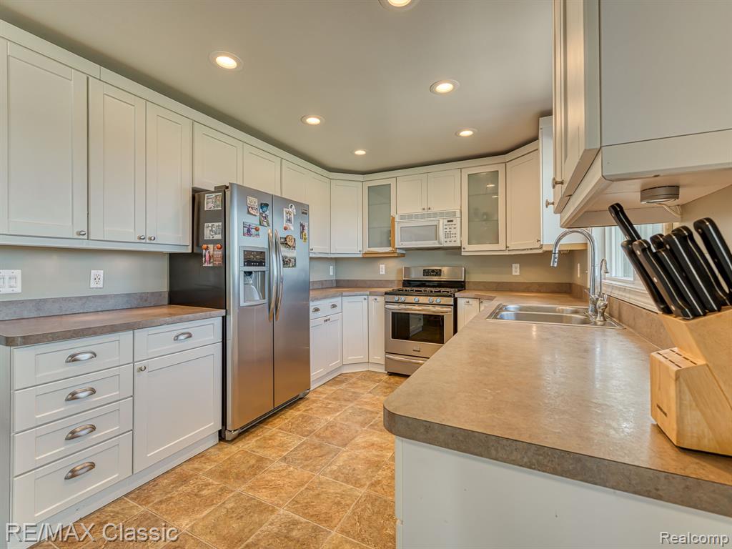 425 E Shore Drive Property Photo 7