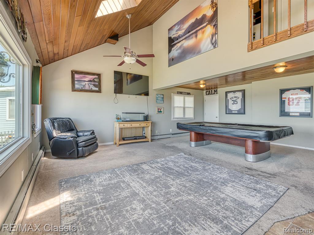 425 E Shore Drive Property Photo 9