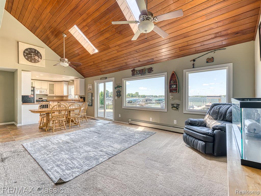 425 E Shore Drive Property Photo 13