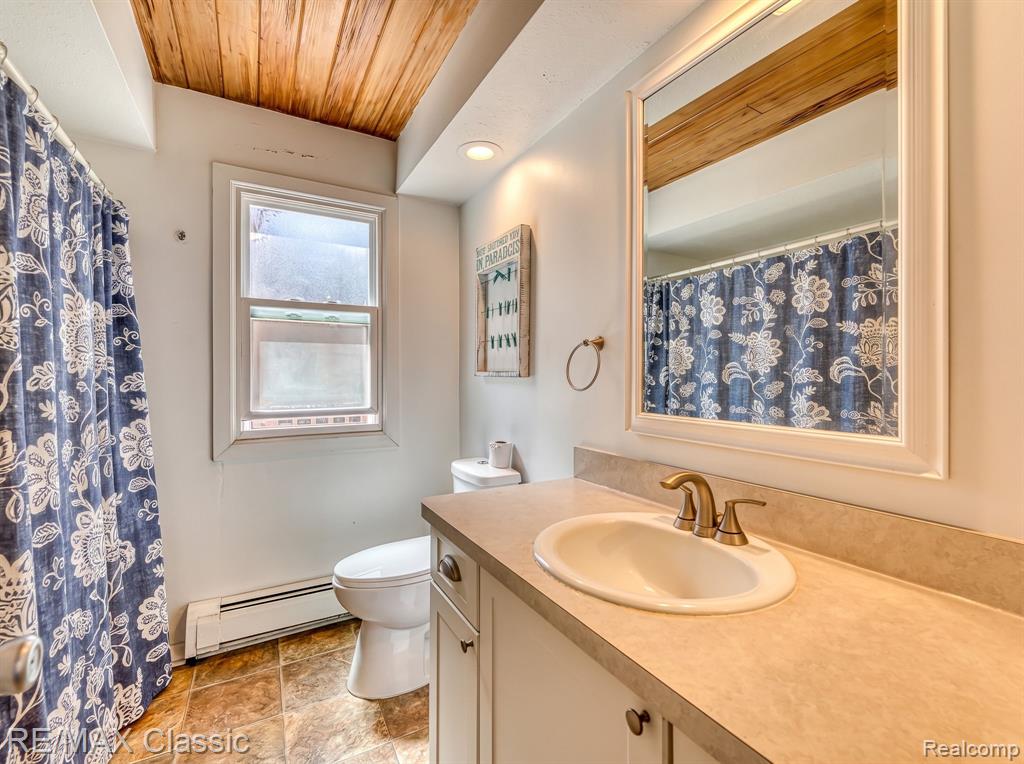 425 E Shore Drive Property Photo 15