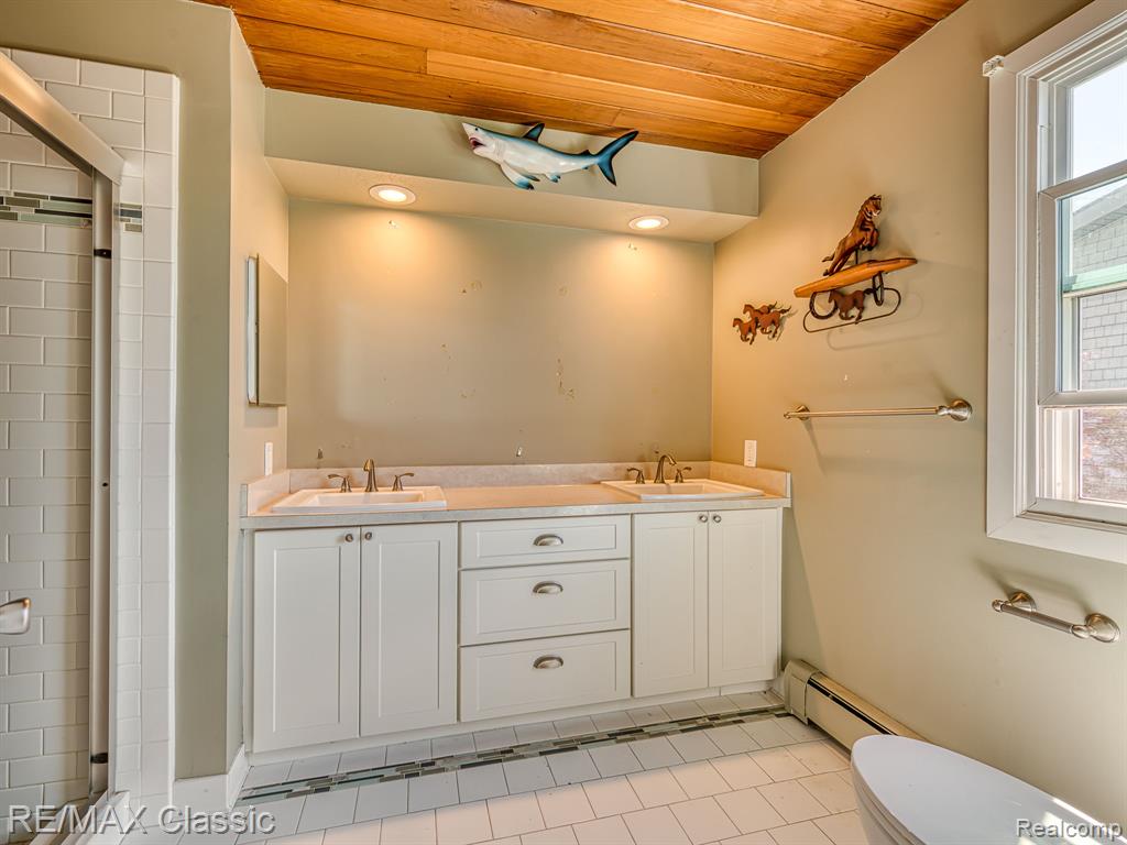 425 E Shore Drive Property Photo 20