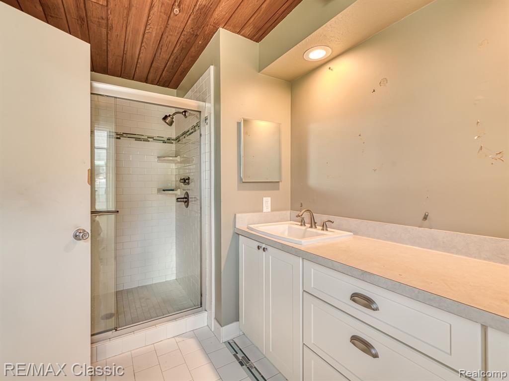 425 E Shore Drive Property Photo 21