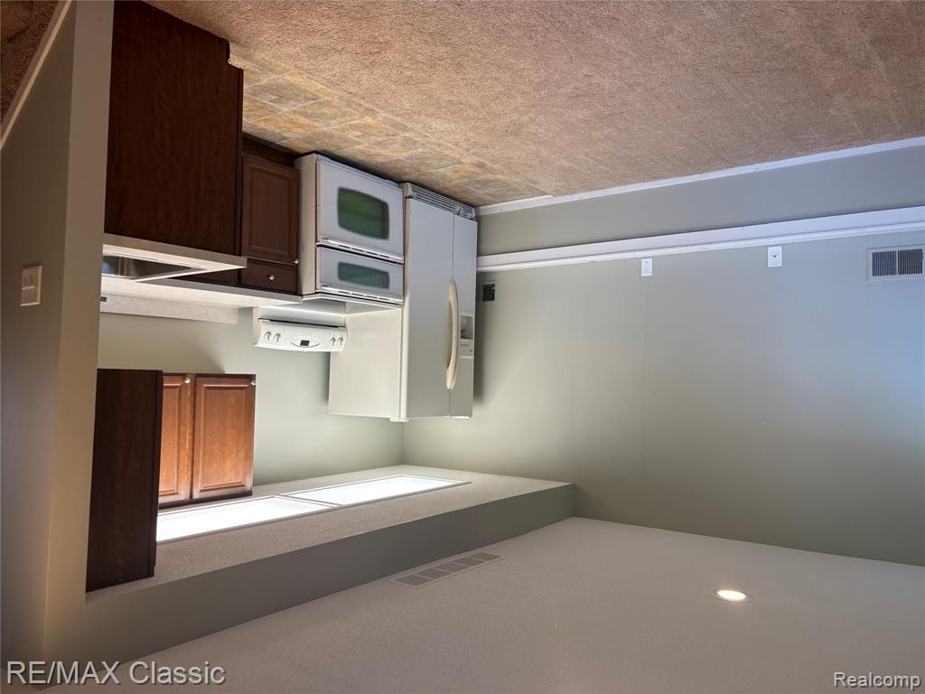425 E Shore Drive Property Photo 23