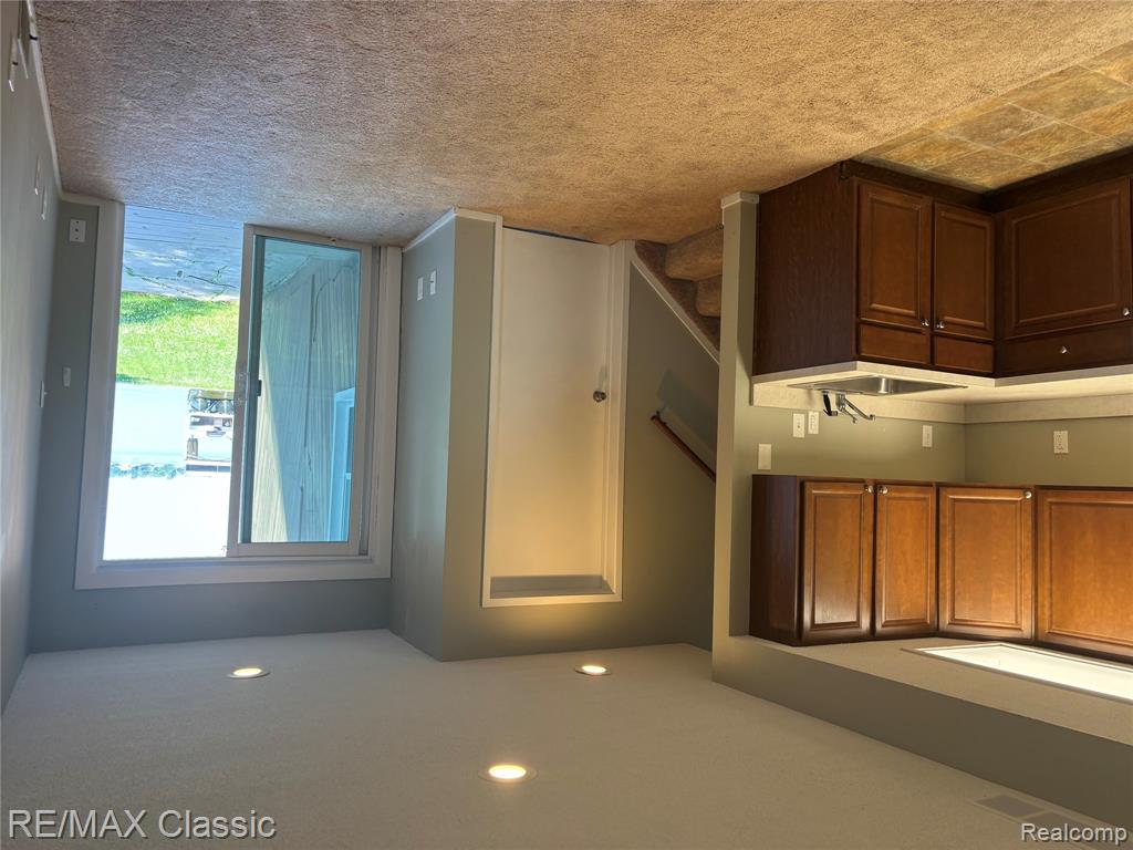425 E Shore Drive Property Photo 24