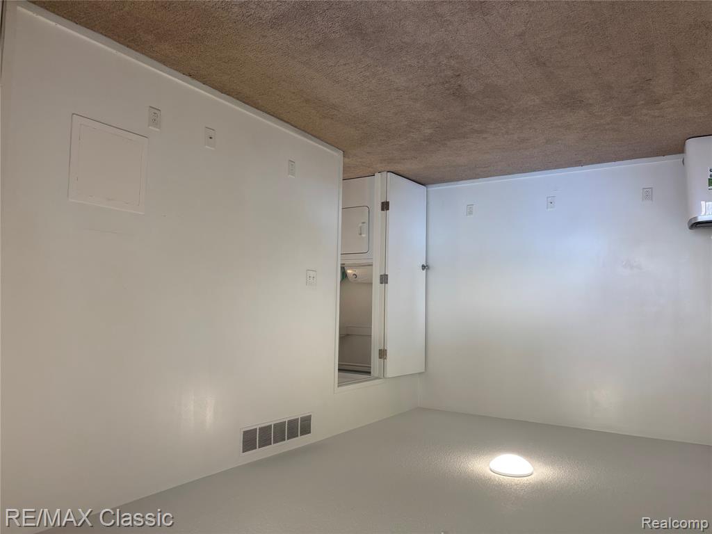 425 E Shore Drive Property Photo 26