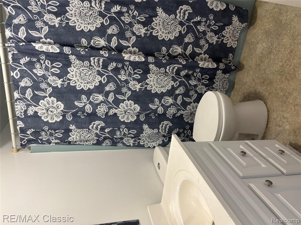 425 E Shore Drive Property Photo 27