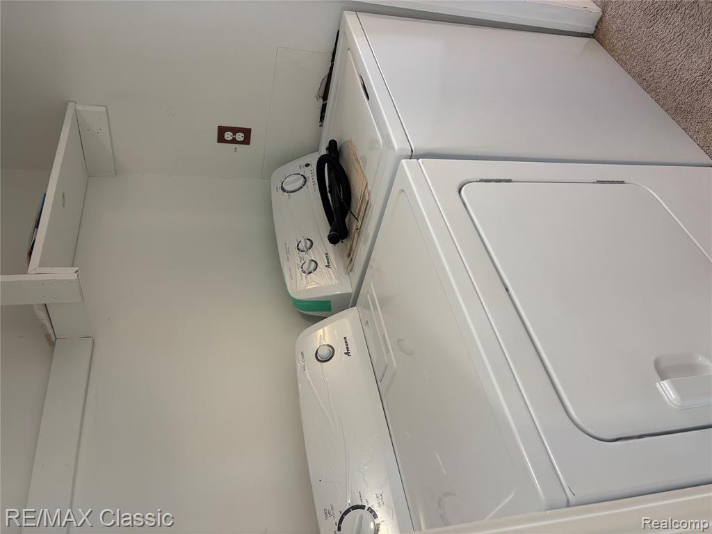 425 E Shore Drive Property Photo 28