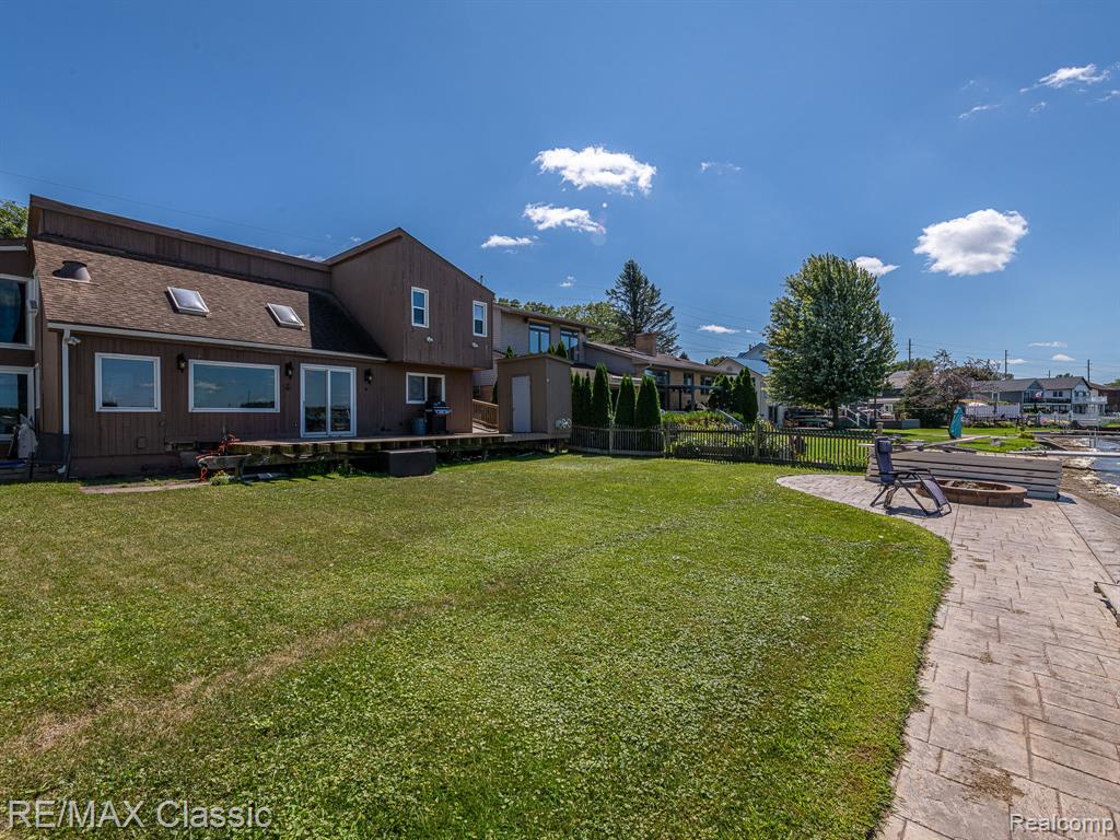 425 E Shore Drive Property Photo 29
