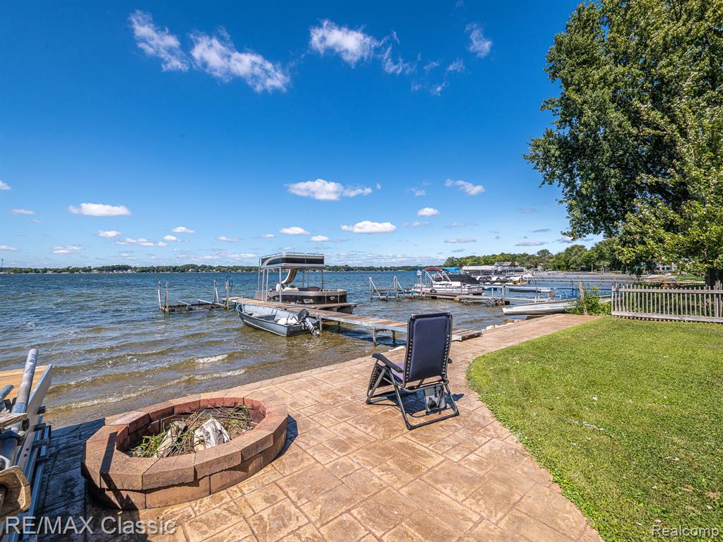 425 E Shore Drive Property Photo 32