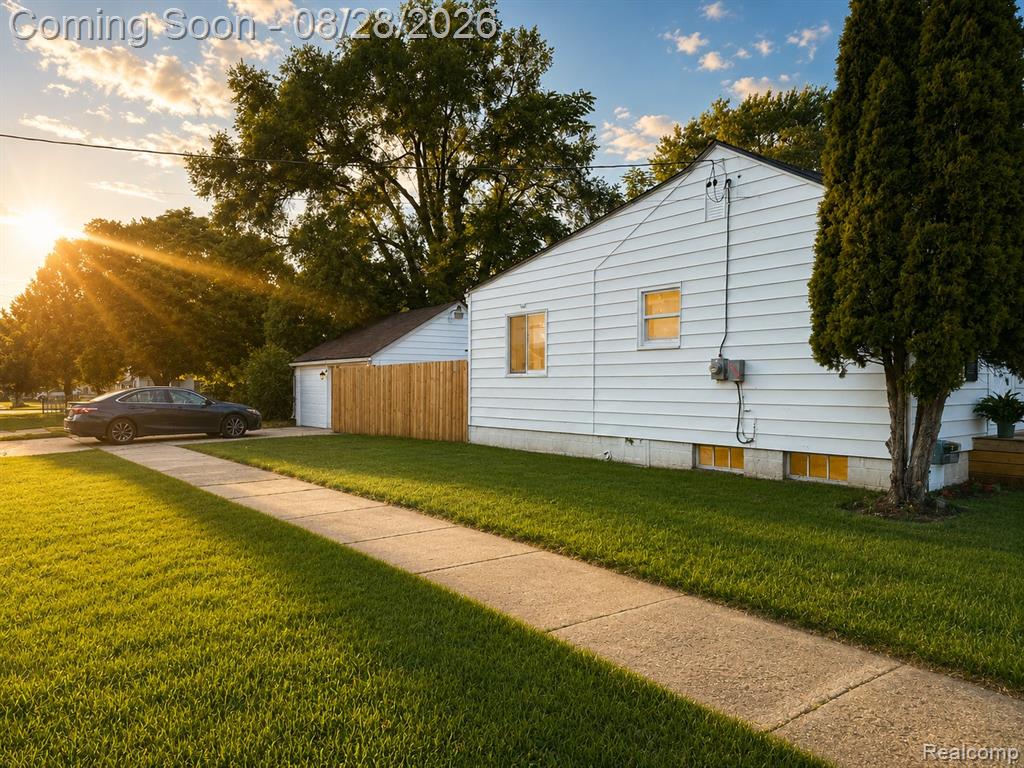 948 Hubbard Avenue Property Photo 4