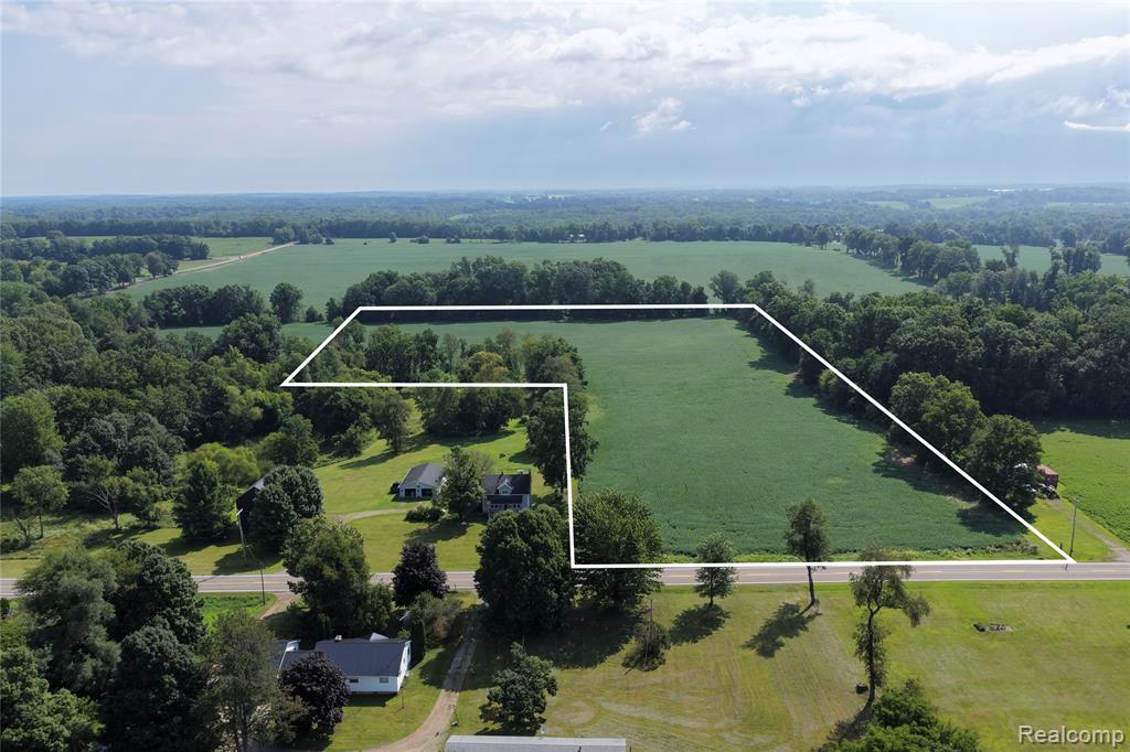 5889 N Allen Road Property Photo 1