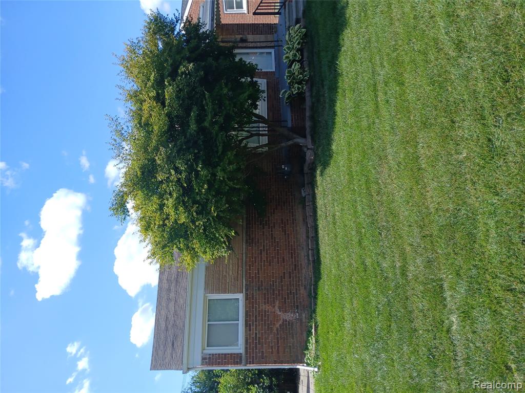 15070 Drake Street Property Photo 2
