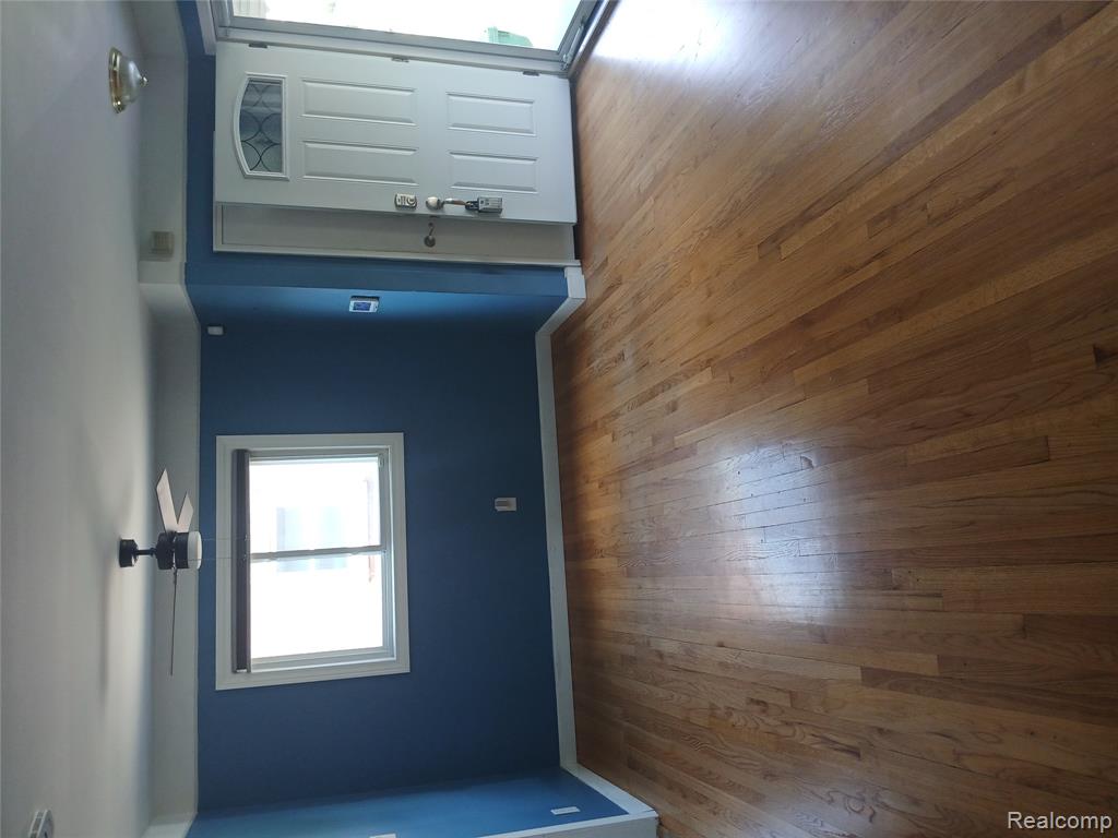 15070 Drake Street Property Photo 3
