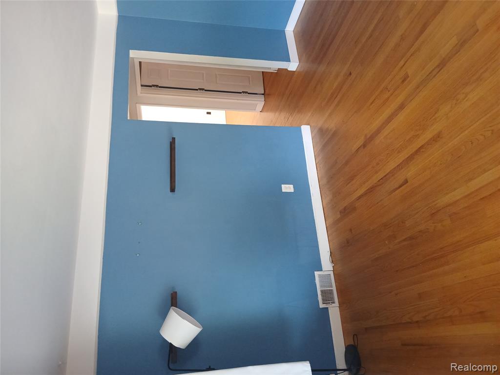 15070 Drake Street Property Photo 4