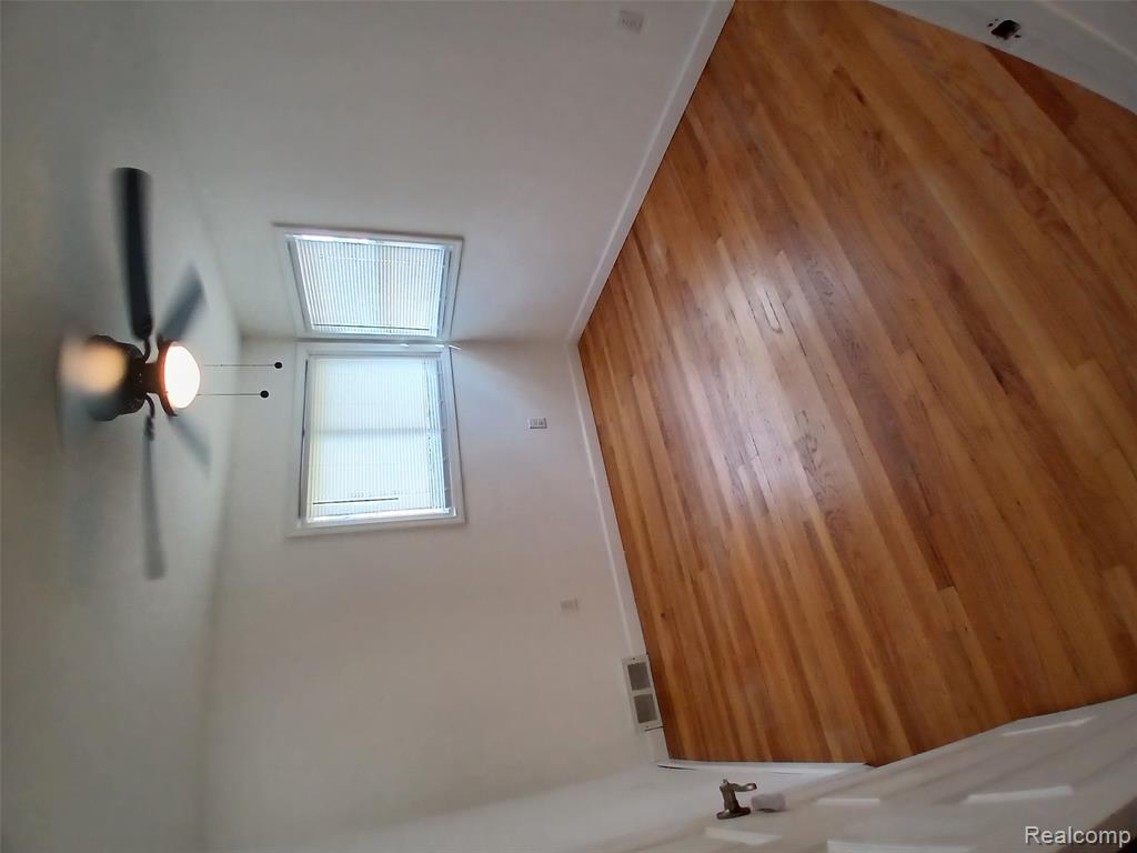 15070 Drake Street Property Photo 6