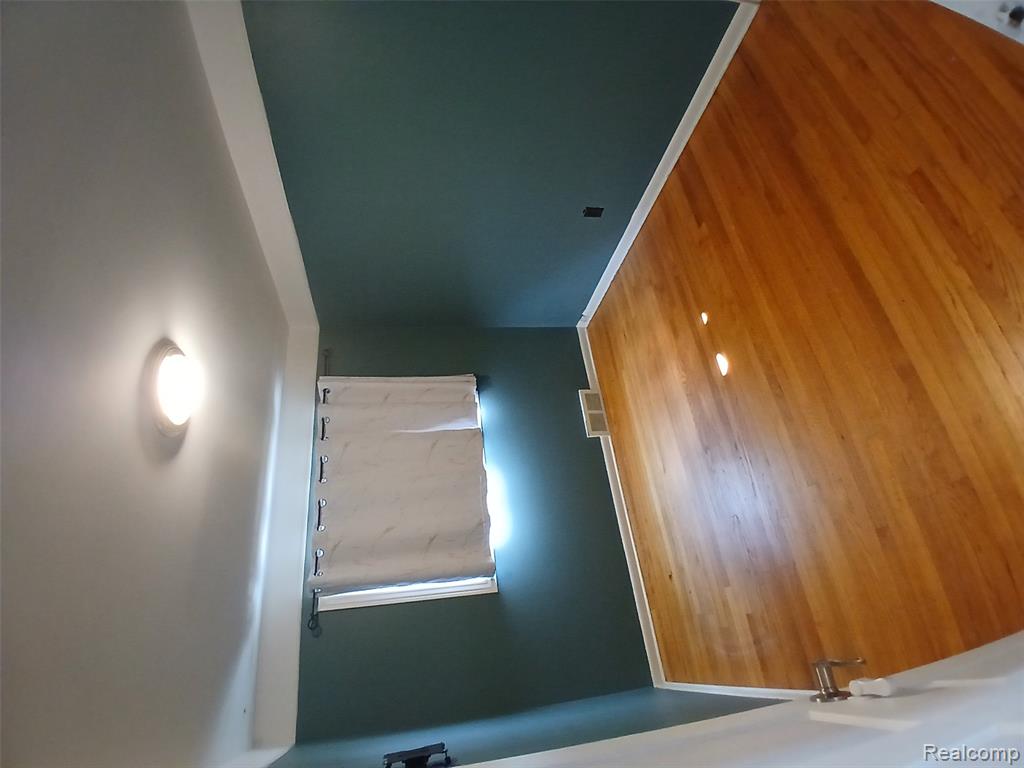 15070 Drake Street Property Photo 8