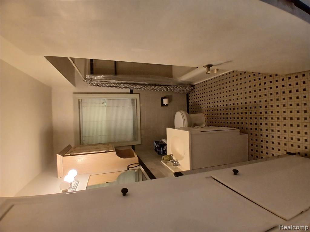 15070 Drake Street Property Photo 9