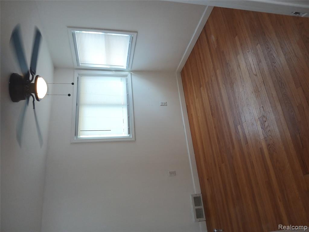 15070 Drake Street Property Photo 12
