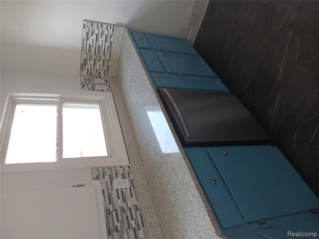 15070 Drake Street Property Photo 18