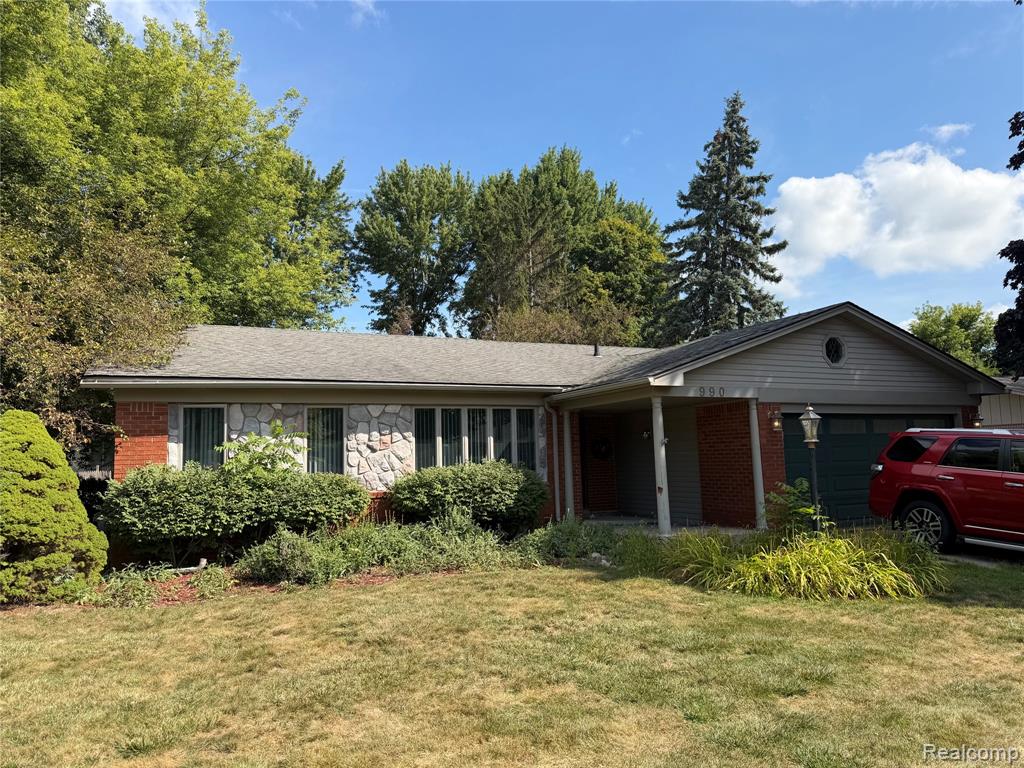 990 Huntsford Drive Property Photo 1