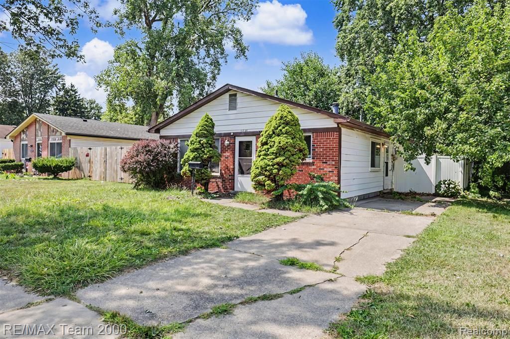 5846 Westlake Street Property Photo 2