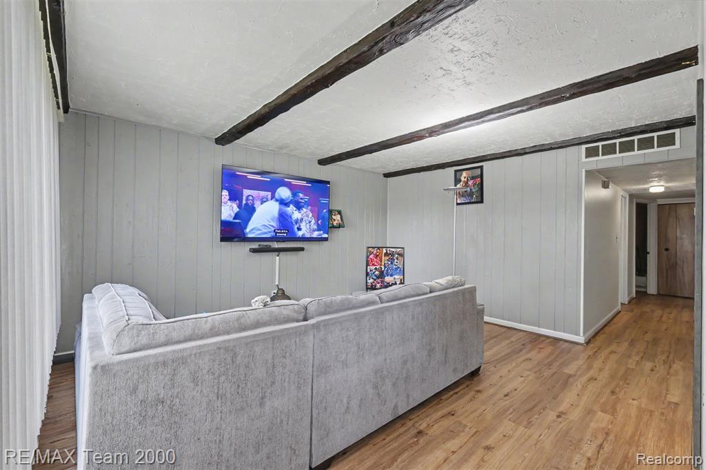 5846 Westlake Street Property Photo 4