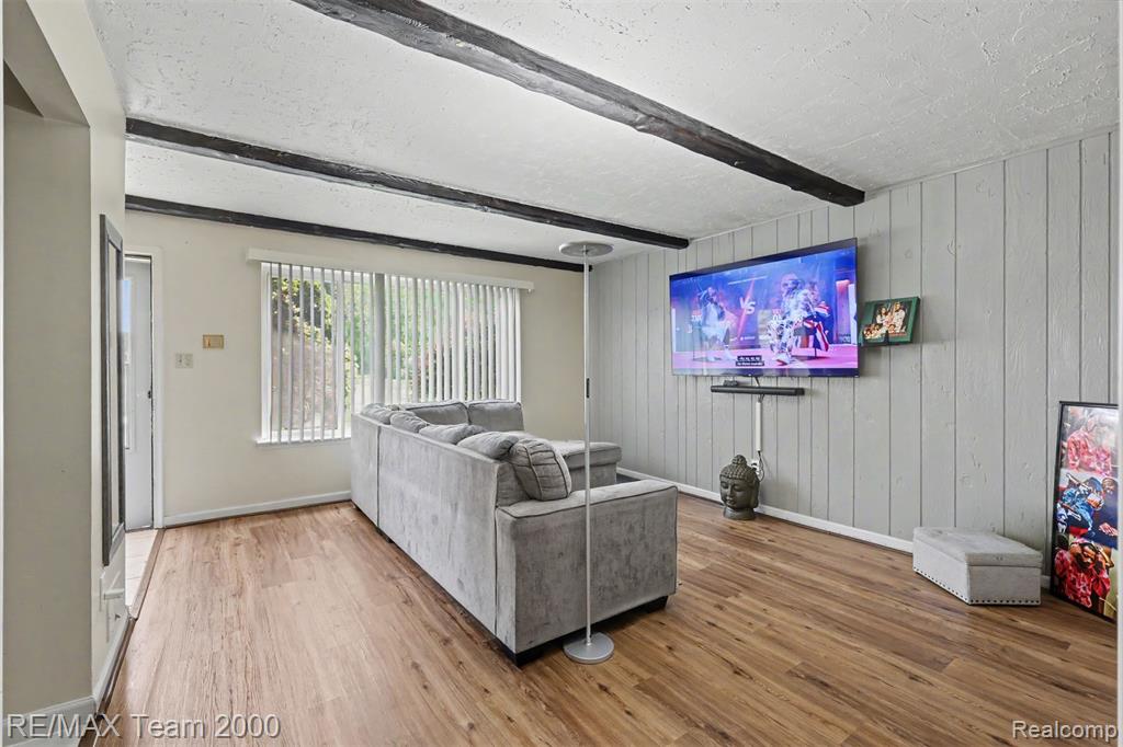 5846 Westlake Street Property Photo 5