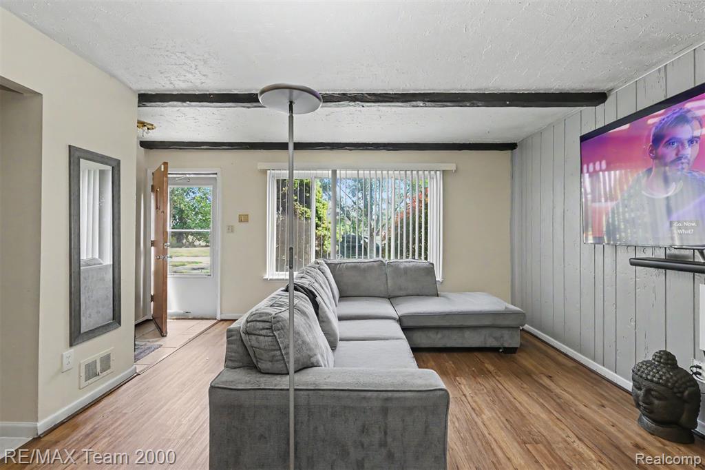 5846 Westlake Street Property Photo 6