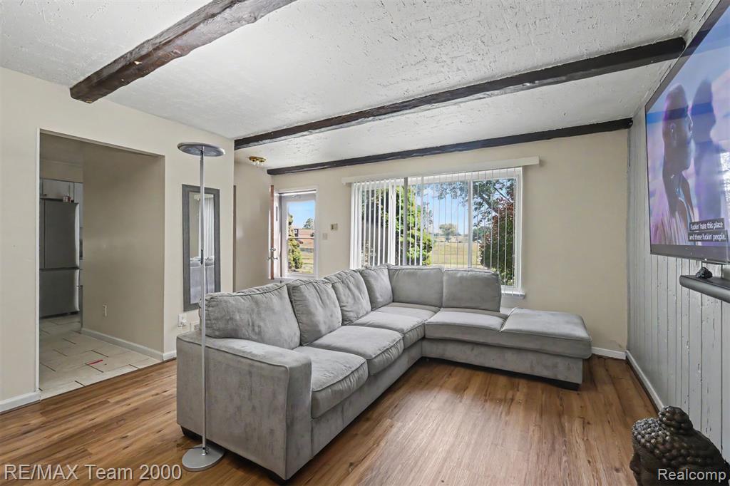 5846 Westlake Street Property Photo 7