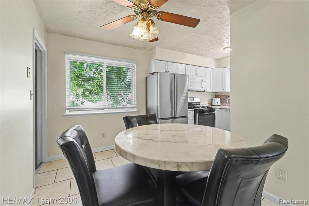 5846 Westlake Street Property Photo 9