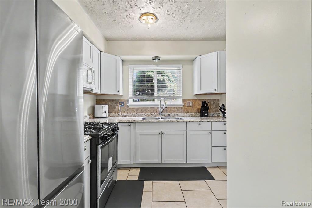 5846 Westlake Street Property Photo 11