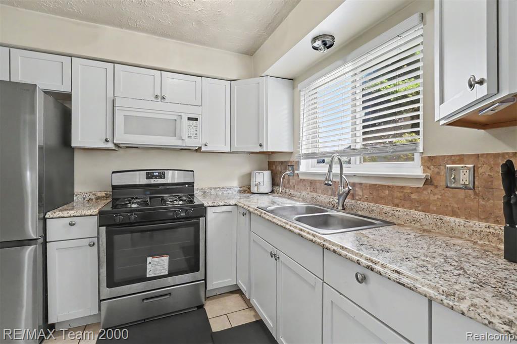 5846 Westlake Street Property Photo 14