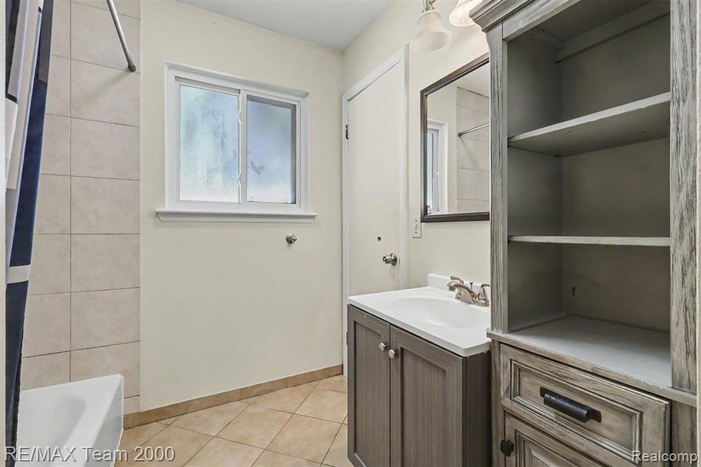 5846 Westlake Street Property Photo 16