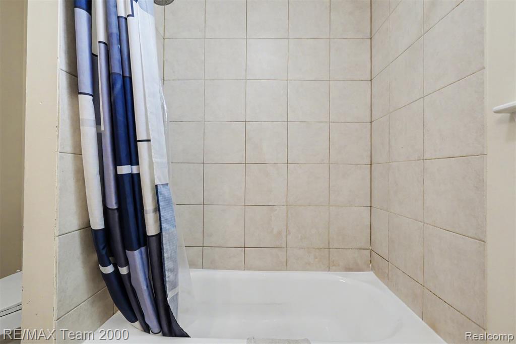 5846 Westlake Street Property Photo 17