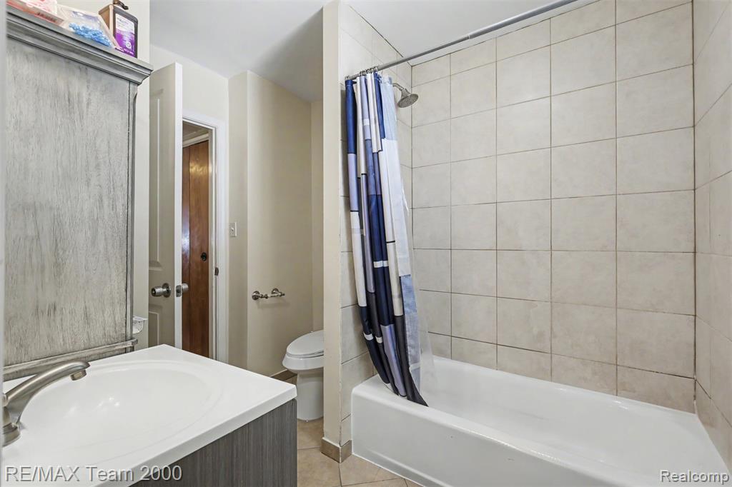 5846 Westlake Street Property Photo 18