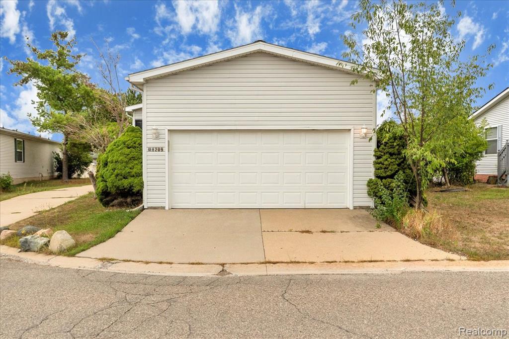 8209 Bloomsbury Circle Property Photo 3