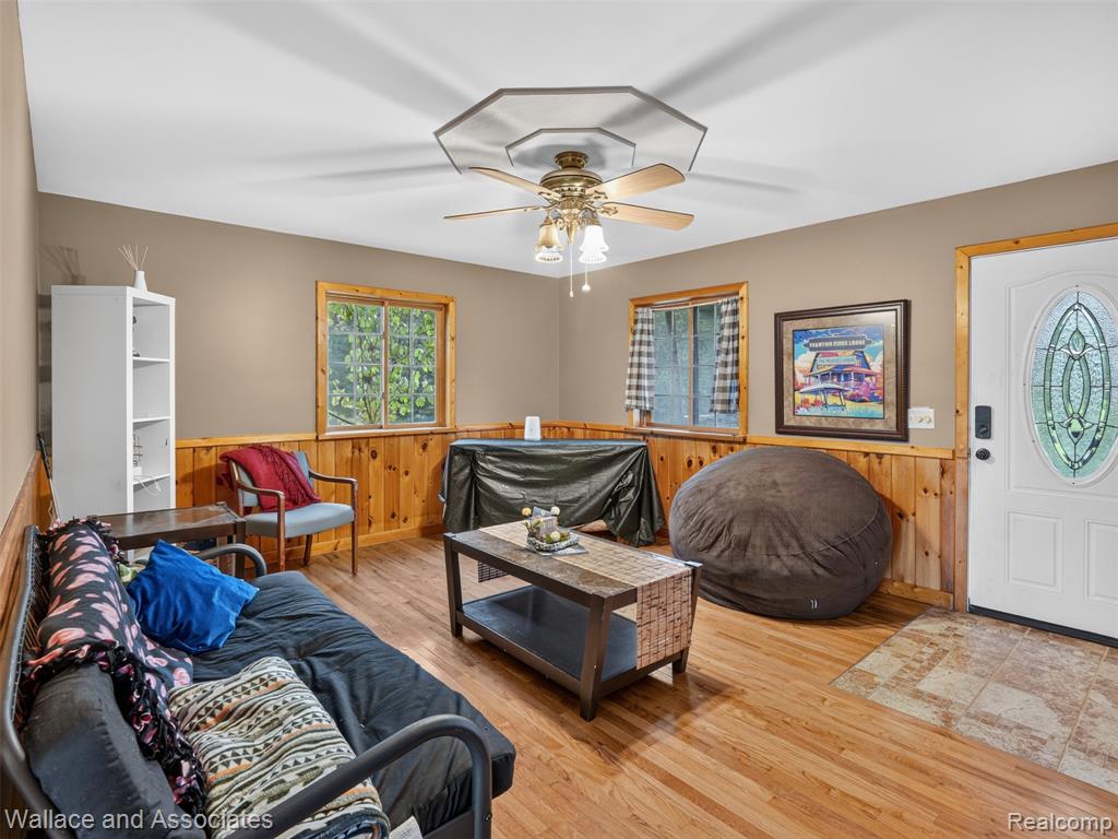 4843 Bamfield Road Property Photo 13