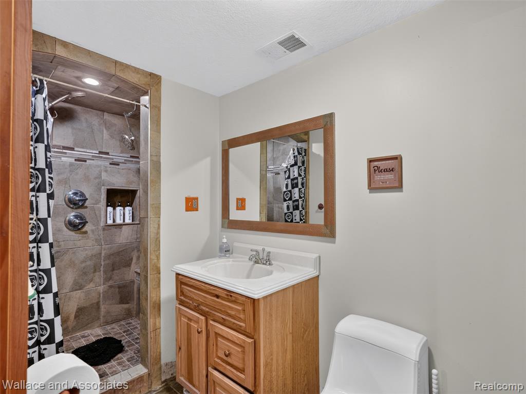 4843 Bamfield Road Property Photo 53