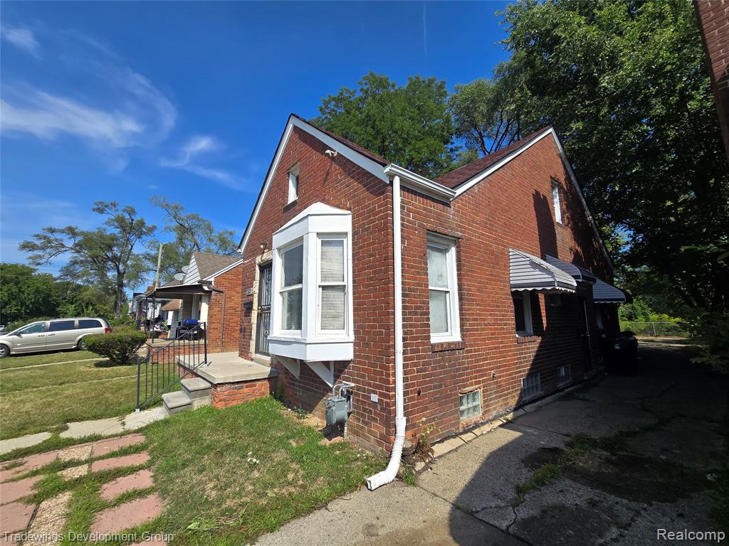 10742 Balfour Road Property Photo 2