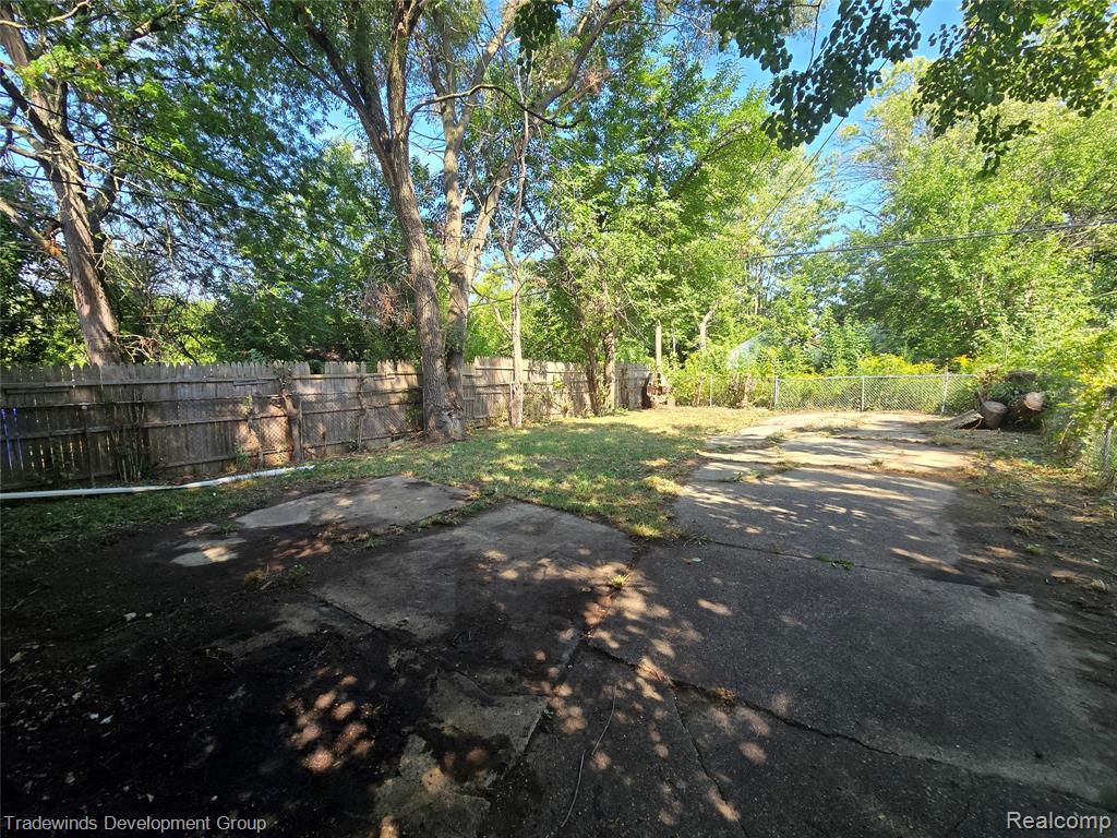 10742 Balfour Road Property Photo 5