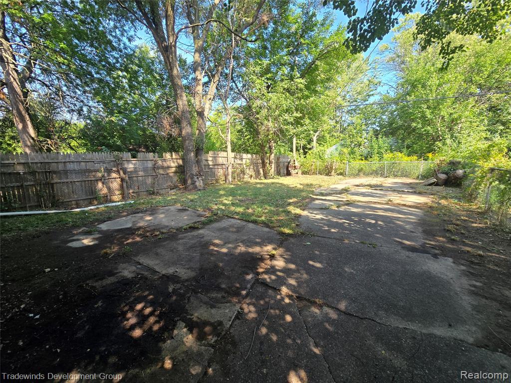 10742 Balfour Road Property Photo 6