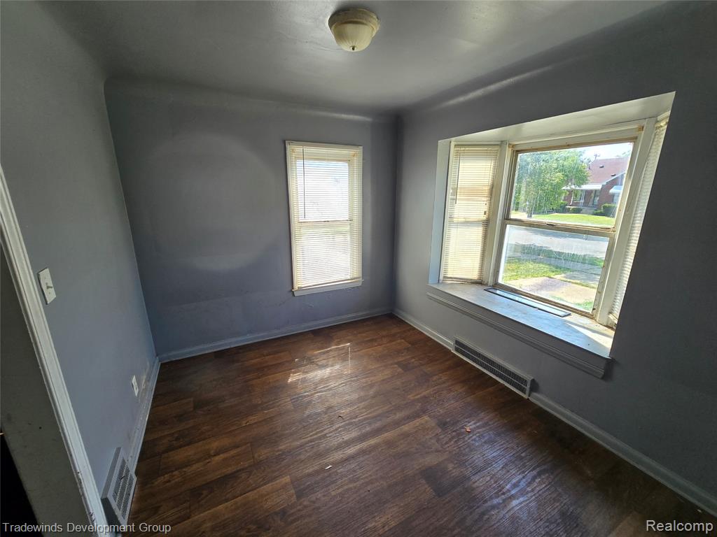 10742 Balfour Road Property Photo 8