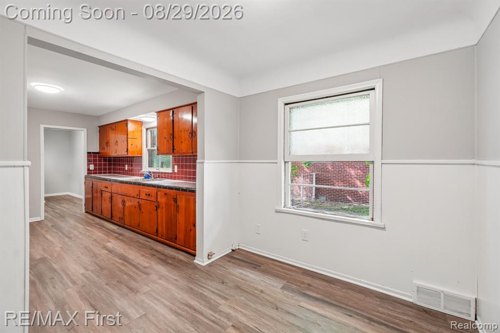 29309 Milton Avenue Property Photo 8