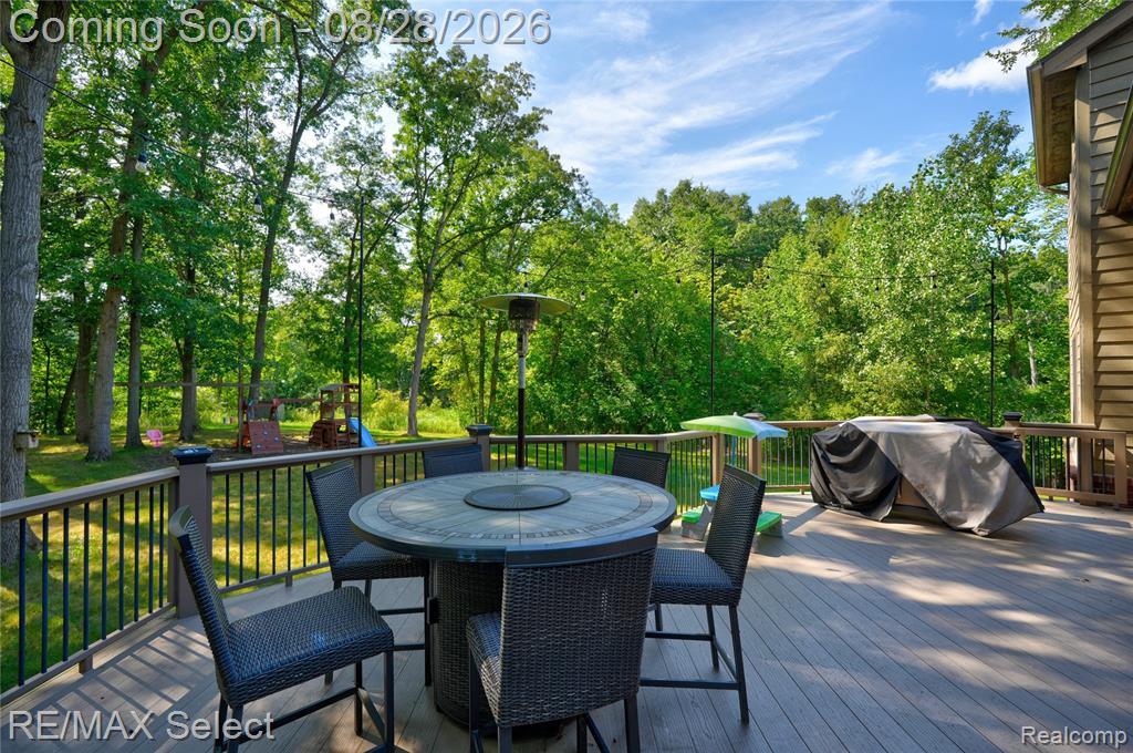 105 Lake Pines Drive Property Photo 8