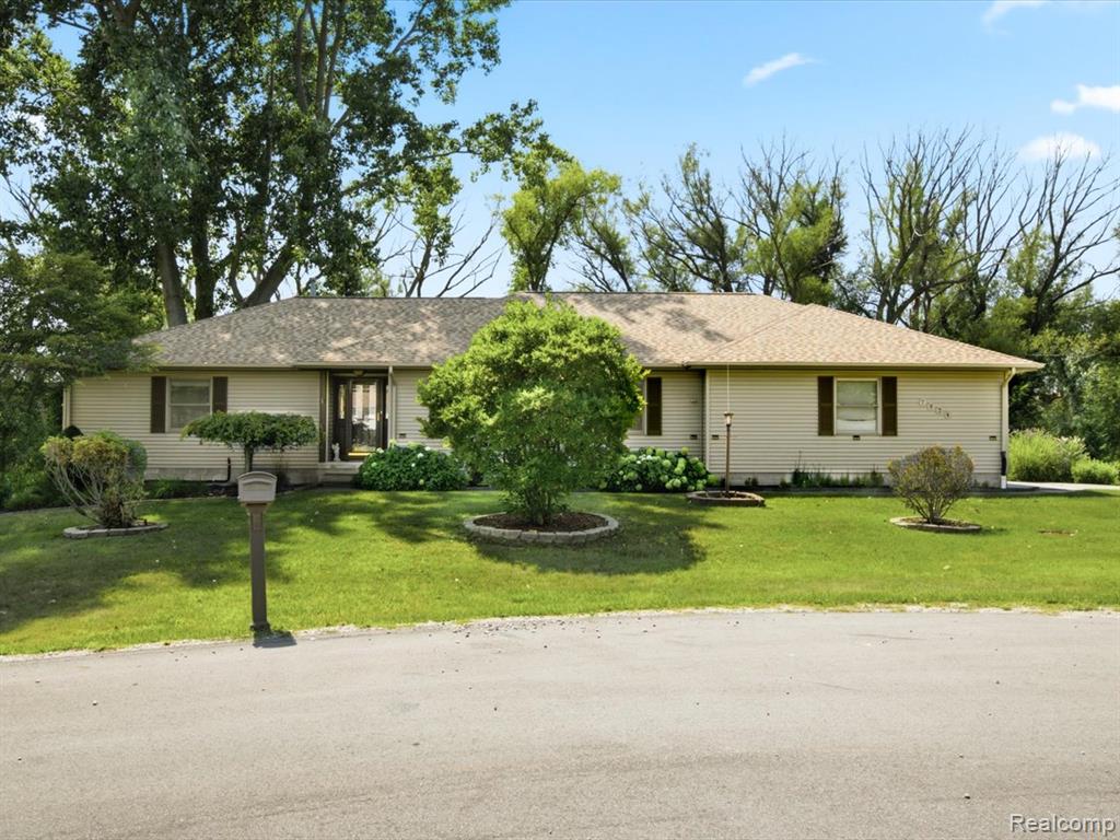 7034 Lake Street Property Photo 1