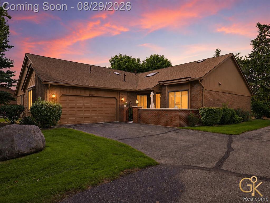 2216 London Bridge Drive Property Photo 1
