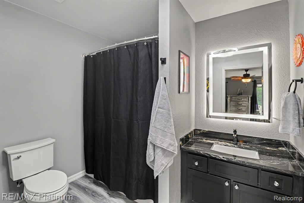 1035 Old Leake Court Property Photo 7