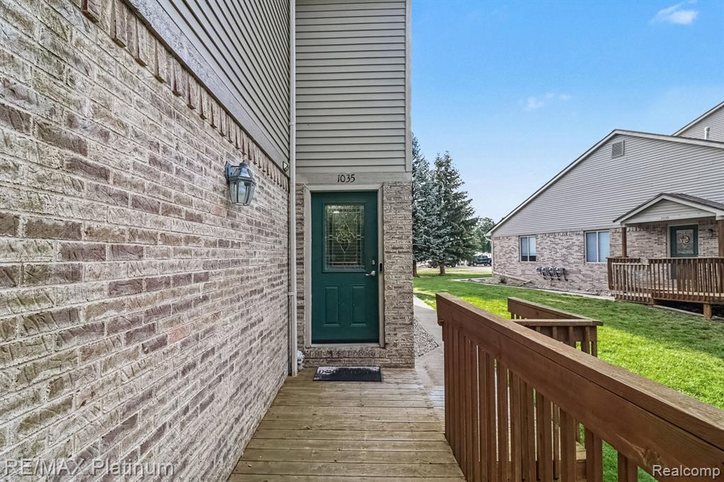 1035 Old Leake Court Property Photo 8