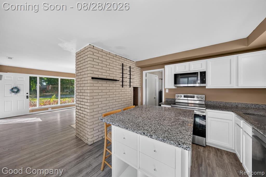 21004 Westover Avenue Property Photo 5