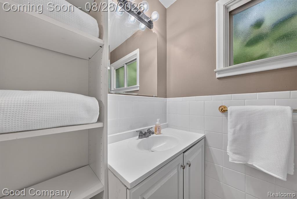 21004 Westover Avenue Property Photo 23
